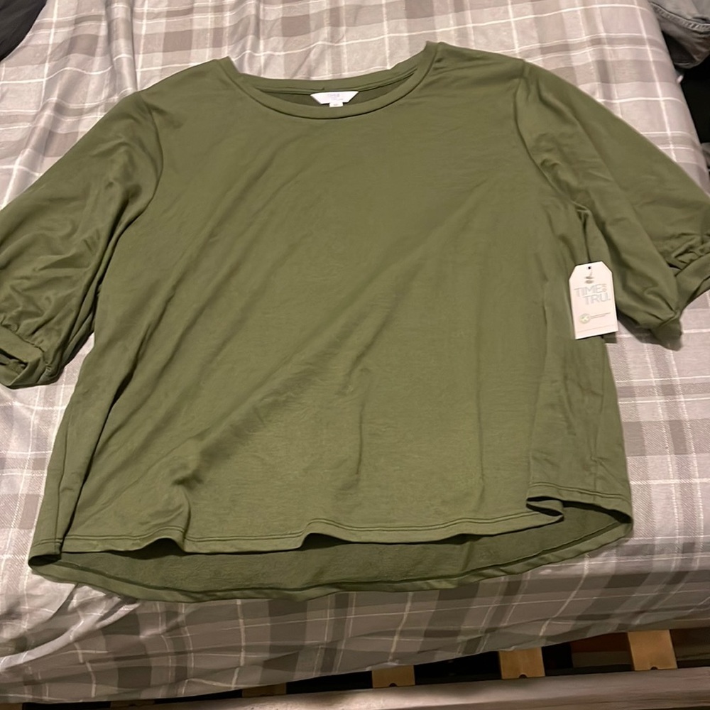 Time and tru shirt
